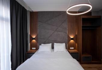 GRIFFON BAR FOOD APARTMENTS has Balcony rooms