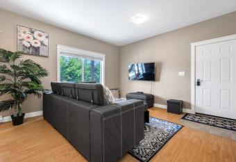 Cozy Retreat in Nanaimo - Spacious 1BD Hideaway allows 18 year olds to book a room