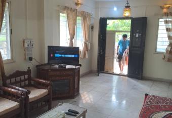 Whispering Winds has Smoking/Balcony rooms