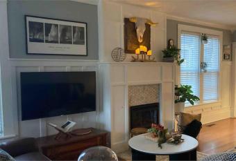 Cheerful 2 BD Bungalow 2 porches Fenced yard has Balcony rooms