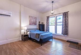 Cozy 1 bedroom unit Located in Heart of Ogden allows 18 year olds to book a room