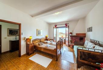 STANZA B&B CATERINA has Balcony rooms