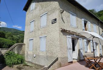 G  te de l Eau Vive has Balcony rooms