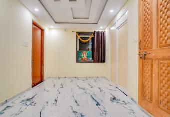 OYO Flagship Hotel Moonlight allows 18 year olds to book a room