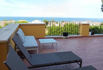Appartamento Deluxe in villa storica con terrazza vista mare has Balcony rooms