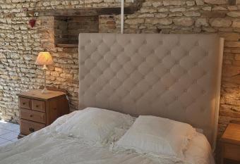 petite maison de village proche de Longeville/La Tranche sur mer has Balcony rooms