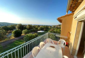 appartement sur le golfe de St Tropez allows 18 year olds to book a room