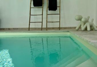 Manoir Les Feuillantines Piscine & Spa allows 18 year olds to book a room