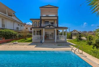 Private Pool,near to The Land of LEGEND has Balcony rooms