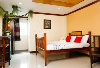 AIRBEST Explore Chiang Rai Hotel allows 18 year olds to book a room