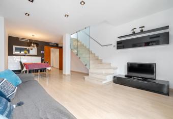 Hauzify I Apartament Ponent has Balcony rooms