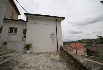 Le Dimore degli Artisti RIPACANDIDA allows 18 year olds to book a room