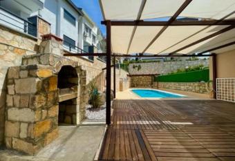 6 Person Spacious Villa with Stunning View - AWZ 319 allows 18 year olds to book a room