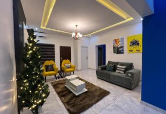 Exotic 2 bedroom apartment+ 24hrs light+Free WIFI allows 18 year olds to book a room