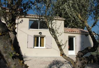 Le g  te d   Ana   allows 18 year olds to book a room