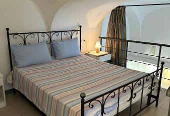 Casetta Gabriella allows 18 year olds to book a room