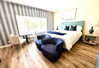 AZUL on Avenida Del Mar (1/2 Mile to the PIER!) allows 18 year olds to book a room