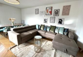 APPARTEMENT ISSY LES MOULINEAUX QUAI DE SEINE has Balcony rooms