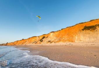 Maison    150 m de la plage de la Mine d Or has Balcony rooms