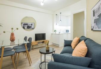 Apartamento Comercio 37 allows 18 year olds to book a room