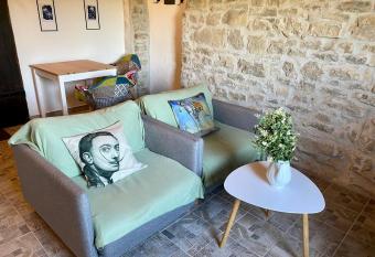 Lucky Home - Apartment Art Gro  njan has Balcony rooms