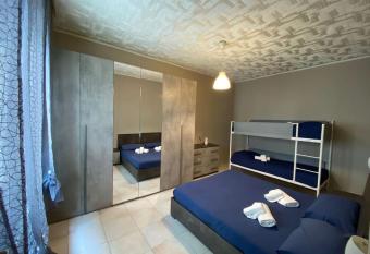 Appartamento a due passi da Milano has Balcony rooms