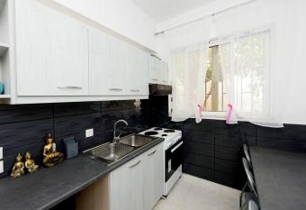 Central studio Ialisos has Balcony rooms