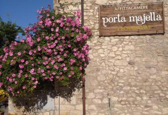 Affittacamere Porta Majella has Balcony rooms