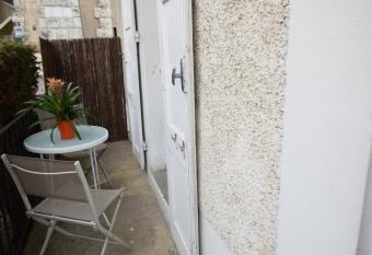 T1 BIS 29m  en centre ville -parking priv   et balcon en RDC dans villa allows 18 year olds to book a room