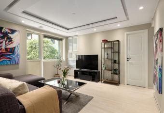 Luxurious Stay in the Heart of Bergen has Balcony rooms