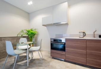 Newly build Utopia The Den Apartment 7-Minutes From Rotterdam City app2 has Balcony rooms