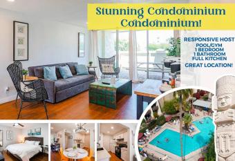 Stunning Condominium in Old town!# has rooms with a private hot tub