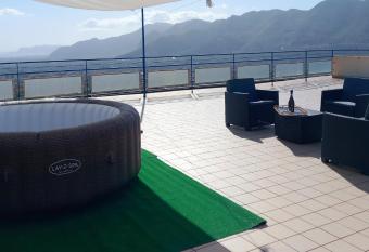 Casa Nel Cielo allows 18 year olds to book a room