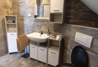 Apartment Jovan allows 18 year olds to book a room