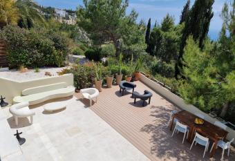 EXQUISITE GOLF VILLA with Sea, 8Tee, Green Views, in Aphrodite Hills Golf Resort allows 18 year olds to book a room