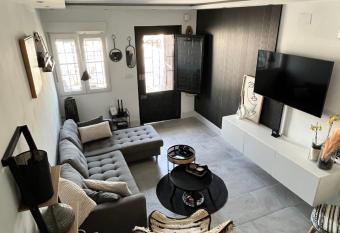 Prachtig gemoderniseerde woning op 250 meter van het strand has Balcony rooms