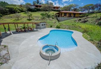 Vilcabamba casa / granja Vilcabamba house / farm has rooms with a private hot tub