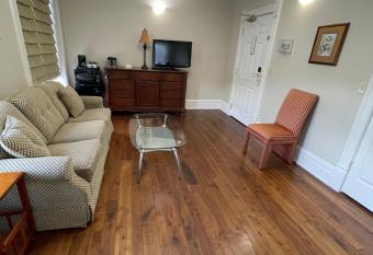 The Union Hotel has rooms with a private hot tub