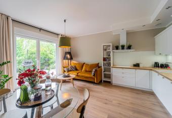 Ciekawe Miejsce 2 allows 18 year olds to book a room