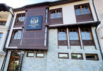 Hotel Hiserra has Balcony rooms