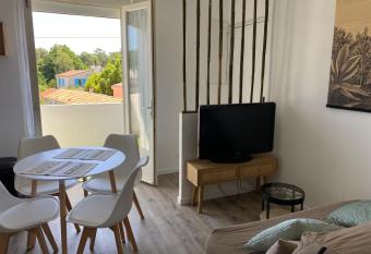 Appartement T2 Royan has Balcony rooms
