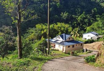 Spacieux appartement    La Villa Montagne has Balcony rooms