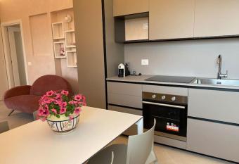 La casa sul muraglione allows 18 year olds to book a room