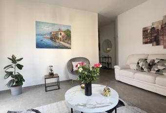 A due passi dal lago - Cernobbio con Terrazza has Balcony rooms