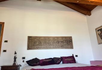 La casa di Laura has rooms with a private hot tub