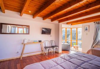 Hotel Boutique has rooms with a private hot tub