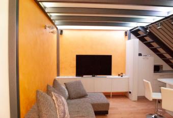 Mo&Vi - Elegante Loft - Vicino F1-San Gerardo-Parco Monza has Balcony rooms