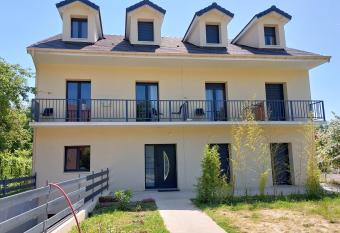 R  sidence de la gare, chambre meubl  e has Balcony rooms