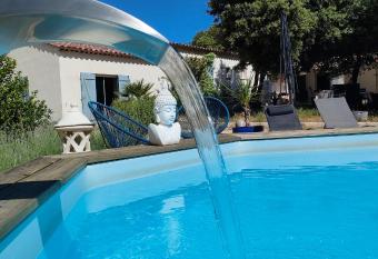 OFILDLEAU has Balcony rooms