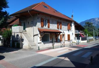 Maison    5 minutes du lac    pied has Balcony rooms